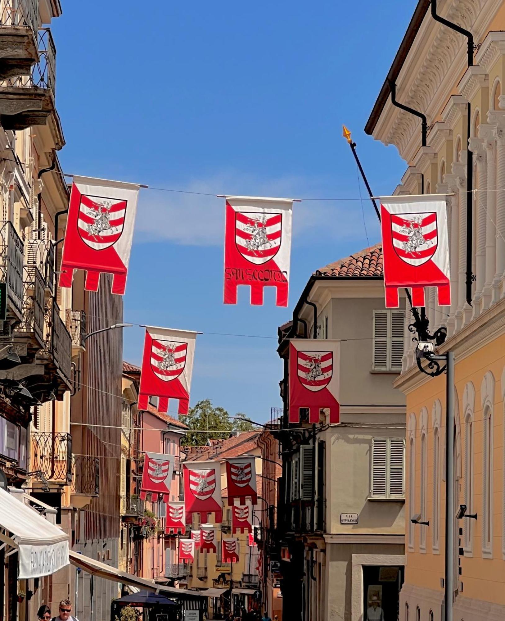 Appartamento In Centro Storico "La Casa Di Cri" Asti Kültér fotó